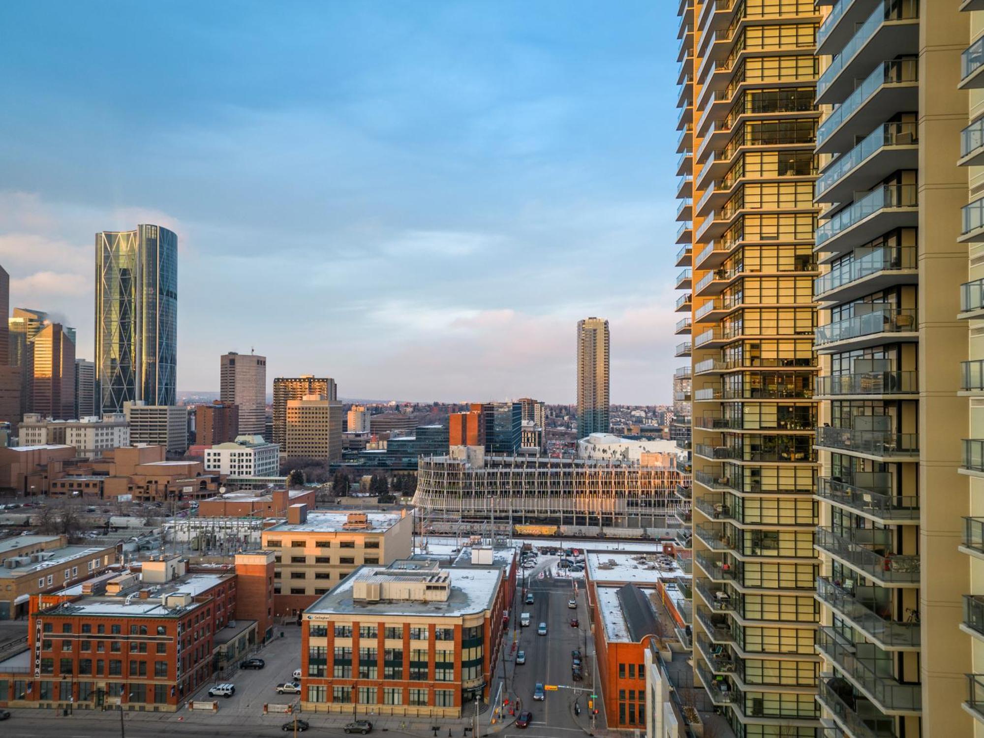 Modern Suite Calgary Downtown 5 Min Walk Stampede Экстерьер фото
