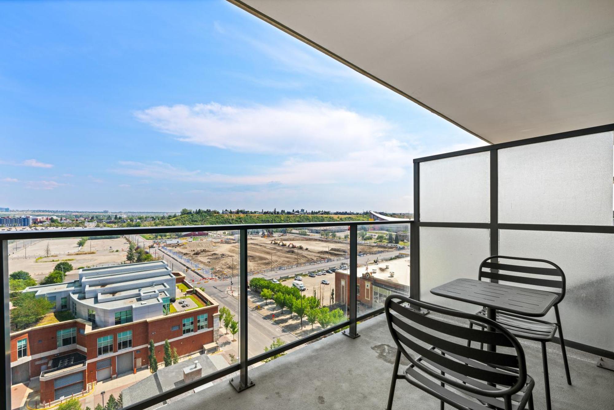 Modern Suite Calgary Downtown 5 Min Walk Stampede Экстерьер фото