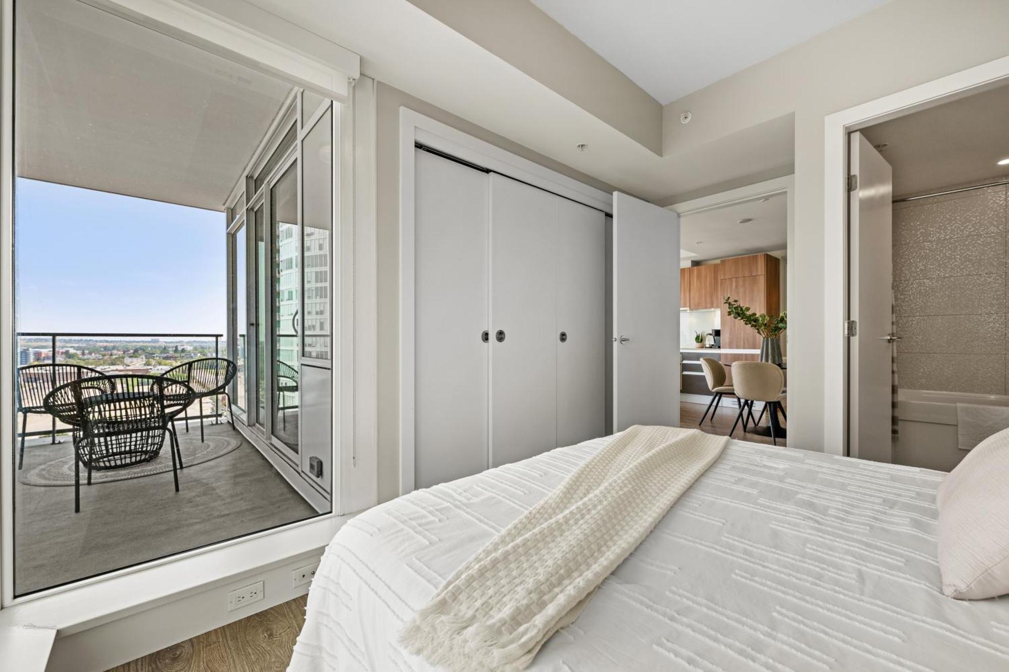 Modern Suite Calgary Downtown 5 Min Walk Stampede Экстерьер фото